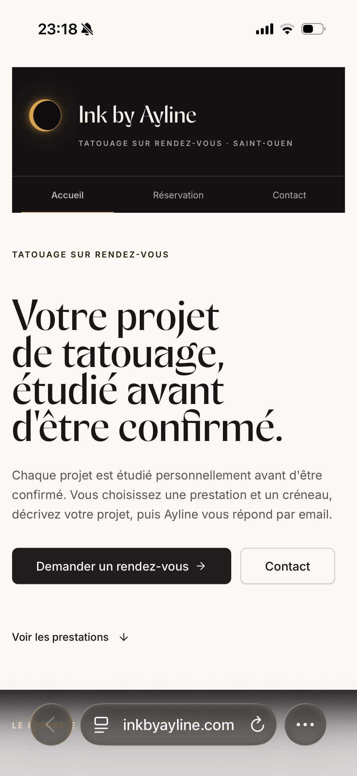 Accueil mobile d’Ink by Ayline avec son identité et l’accès à la réservation